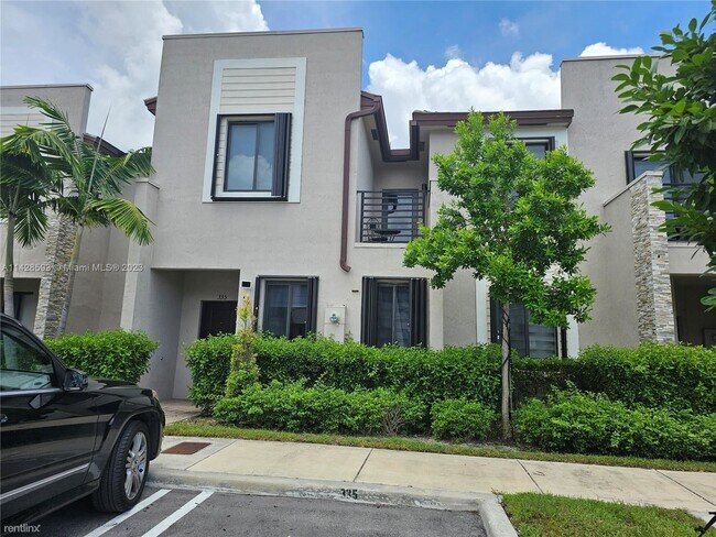 Primary Photo - 3 br, 2.5 bath Townhome - 335 NE 208th Ter