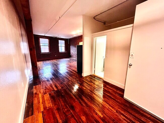 Building Photo - 790 Tremont St