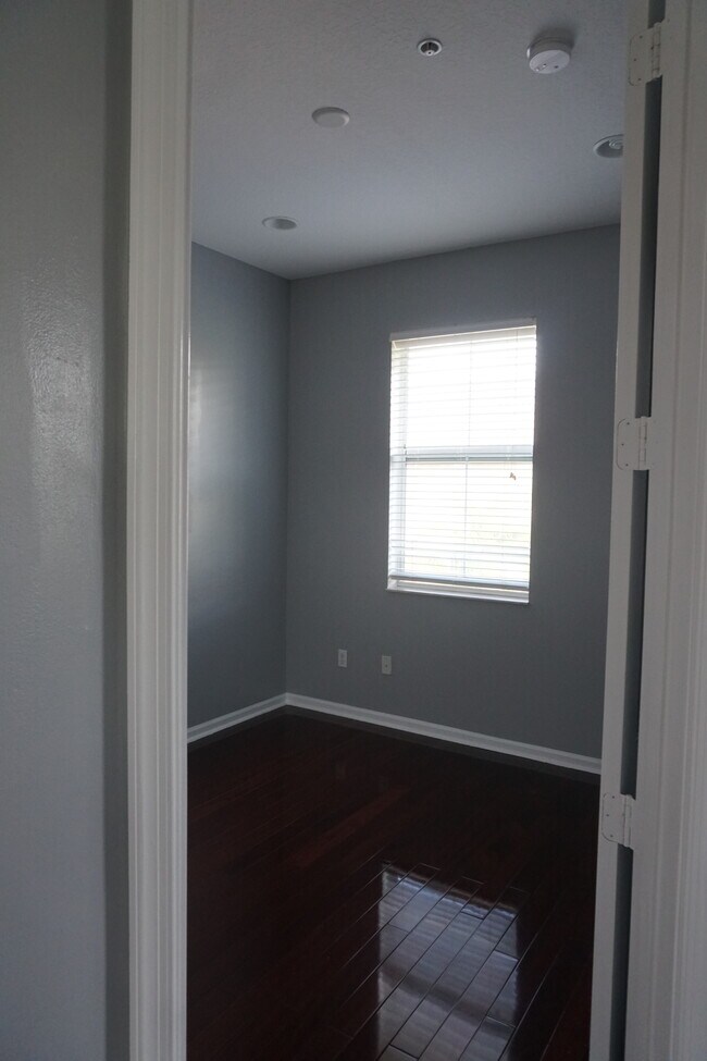 Building Photo - 3919 Passion Flower Rd