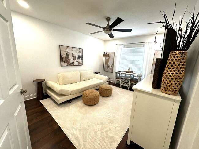 Building Photo - Furnished Six Month Rental - Gorgeous 3/2/2 Pool/Spa Home Tierra Verde