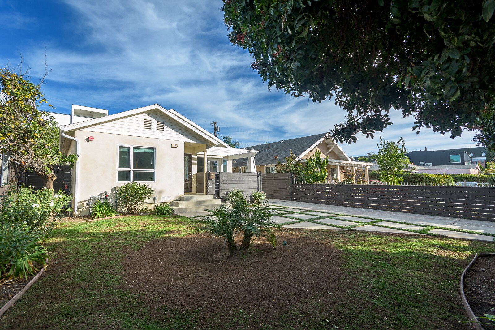 Building Photo - 736 N Wilton Pl