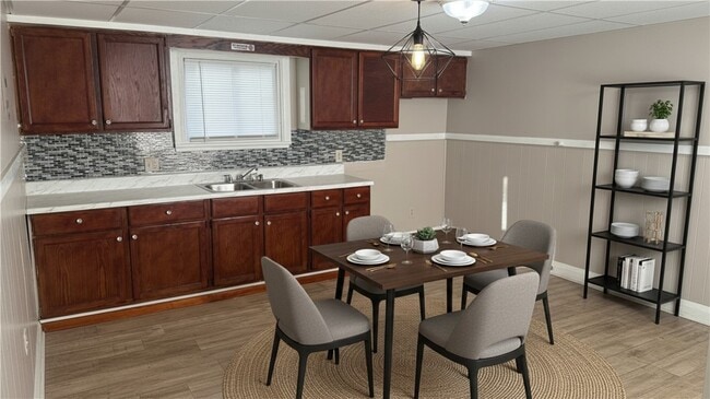 Building Photo - 57 Ferncliffe Dr