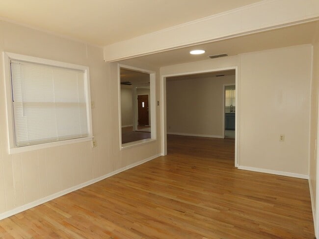 Building Photo - Newly Remodeled 3 Bedroom-1.5 Bath Home!