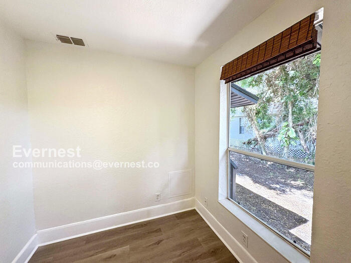 Building Photo - 2004 E Ellicott St