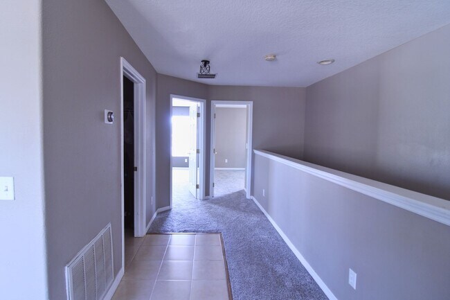 Building Photo - SPACIOUS 4-BED, 3-BATH HOME WITH PRIVATE BACKYARD PARADISE IN RIVERVIEW, FL