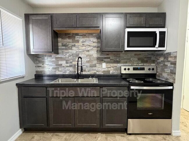 Building Photo - 6811 Brower Ct