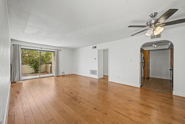 Building Photo - 3825 E Camelback Rd