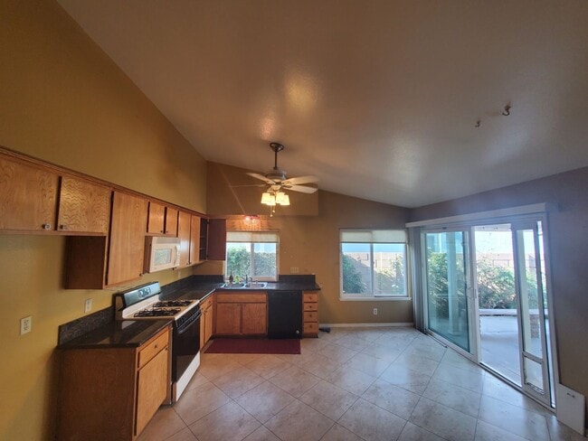 Building Photo - Single Family and Single Story Beautiful H...