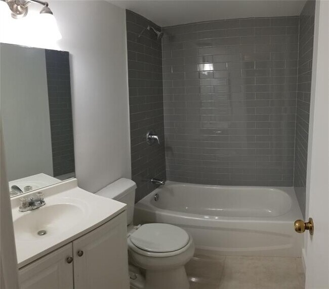 Building Photo - 11905 NE 2nd Ave