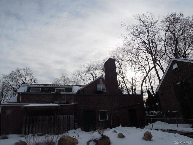 Building Photo - 49 Congers Rd