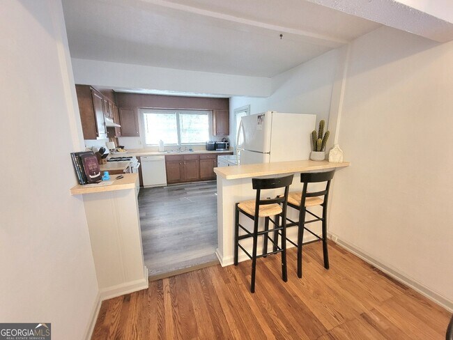 Building Photo - 990 Sycamore Dr