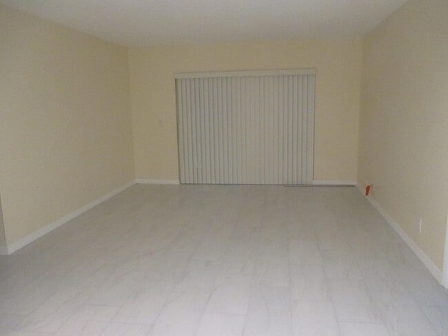 Building Photo - 224 Lake Dora Dr