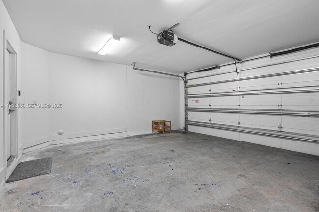 Building Photo - 10330 NW 68th St