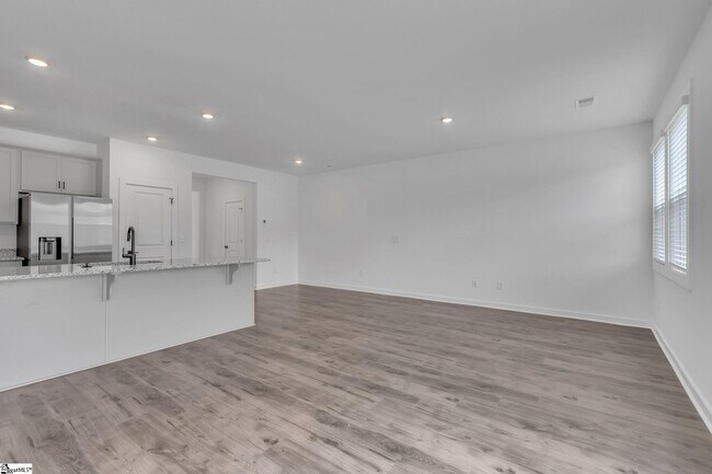 Building Photo - 1250 Westgate Vlg Dr