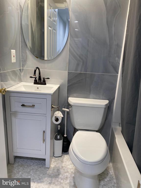 Building Photo - 7416 Rhondda Dr