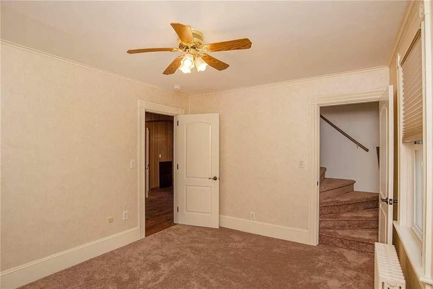 bedroom 1 - 27 Commonwealth Ave