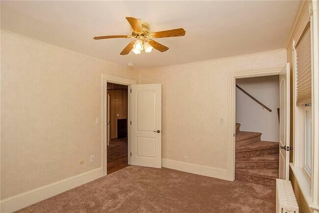 bedroom 1 - 27 Commonwealth Ave