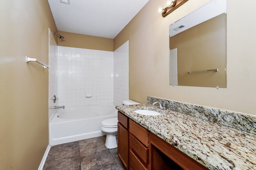 Building Photo - 2044 Southernwood Ln