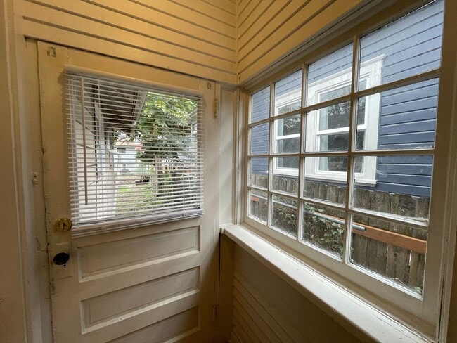 Building Photo - House Near Mississippi Ave with Fenced Yard