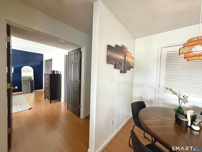 Building Photo - 1 Forest Glen Cir