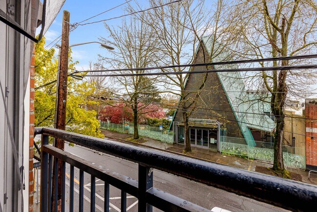 Building Photo - 701 1st Ave N