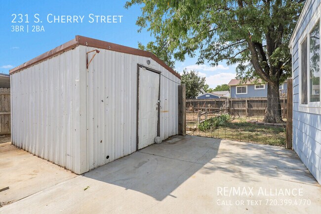 Building Photo - 231 S Cherry St