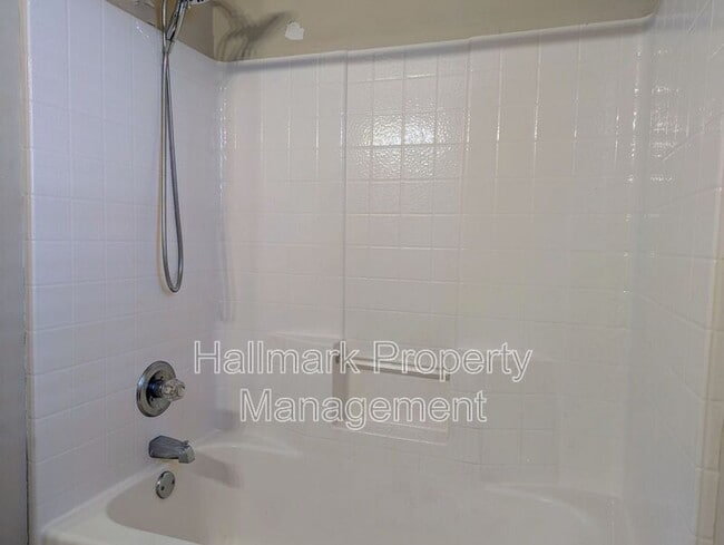 Building Photo - 2705 SE 92nd Cir