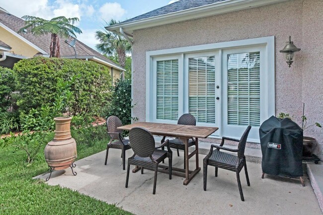 Building Photo - 137 Deer Cove Dr
