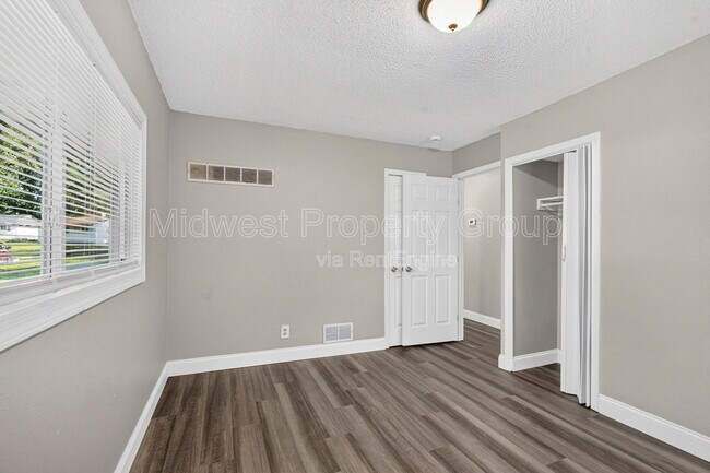 Building Photo - 273 Roderick Dr