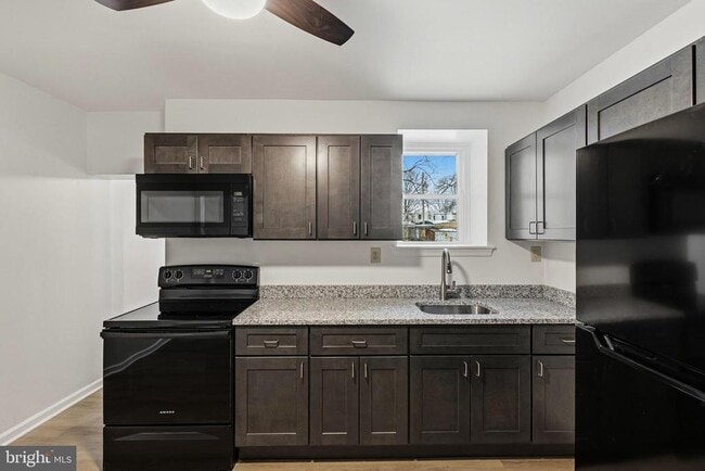 Building Photo - 614 Clark St