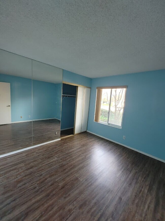 Building Photo - U{COMMING - PEACEFUL 2BD/2BA CONDO NEAR THE PARK  refrigerator