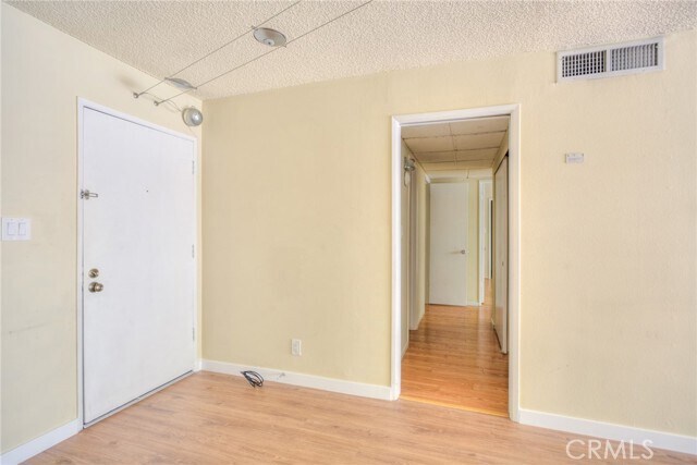 Building Photo - 125 S Sierra Madre Blvd