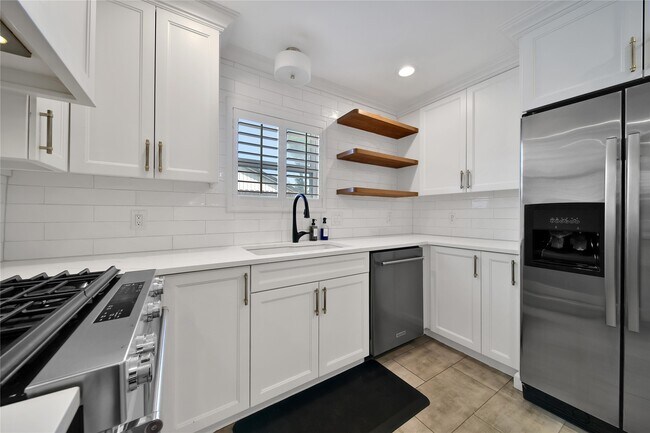Building Photo - 5027 Twin Candle Dr