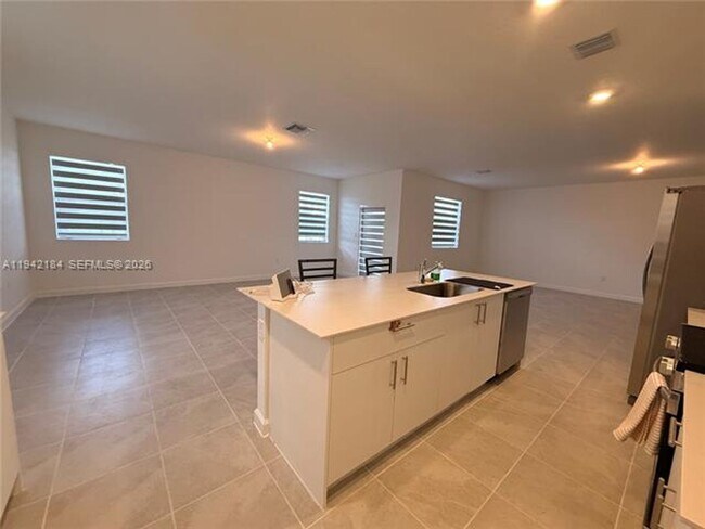 Building Photo - 2954 SE 23rd Ave