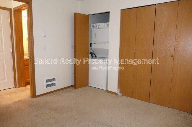 Building Photo - 1550 NW 51st St