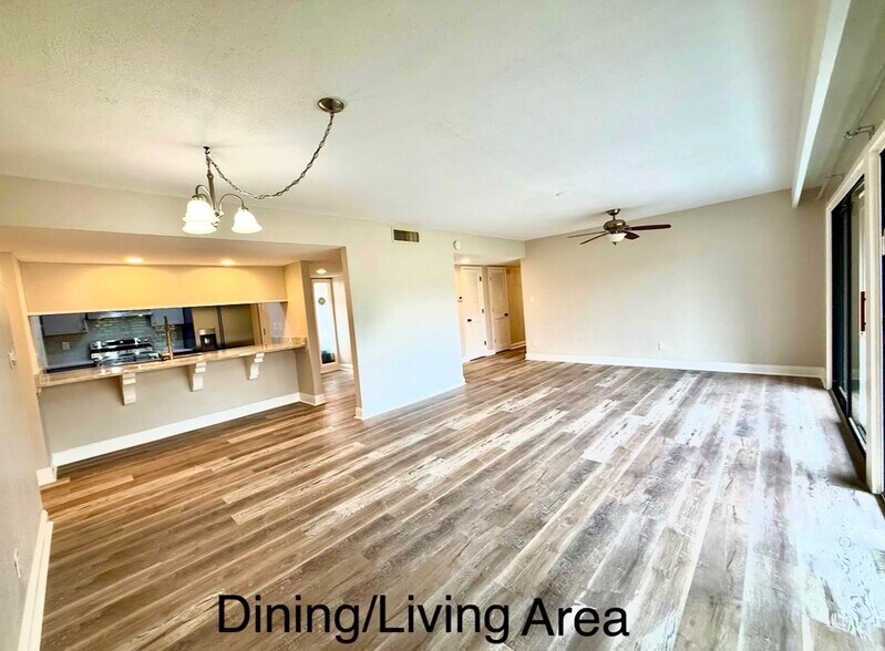 Living/Dining Area - 2252 Burnway Rd