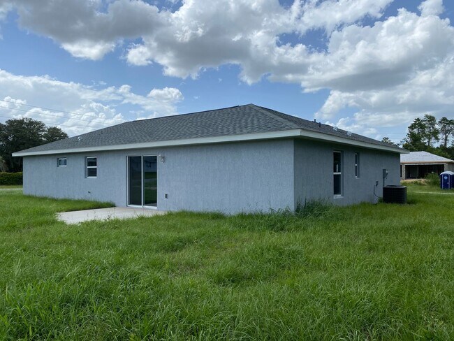 Building Photo - Desirable SW Ocala Neighborhood 3/2/2 **WON'T LAST**