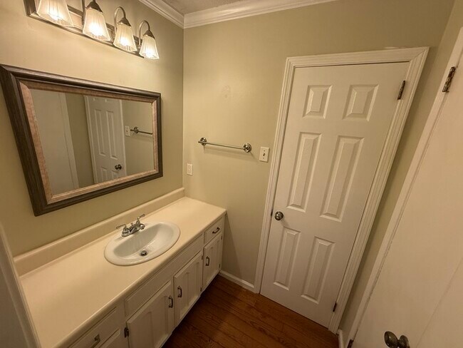 Building Photo - 5556 Hunters Hill Rd