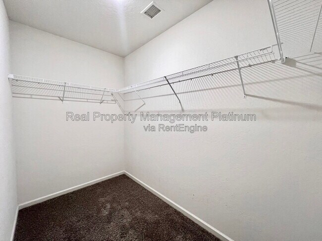 Building Photo - 4060 Sussex Ave