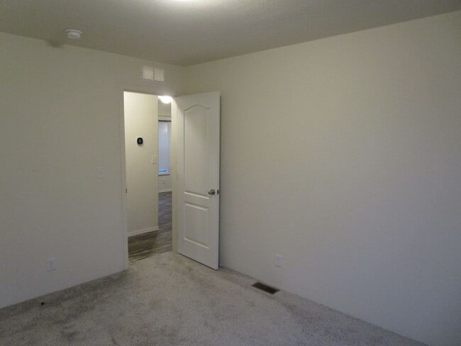 Building Photo - *PRICE IMPROVEMENT* Newer Home in Ochoco West Subdivision - Available Now!