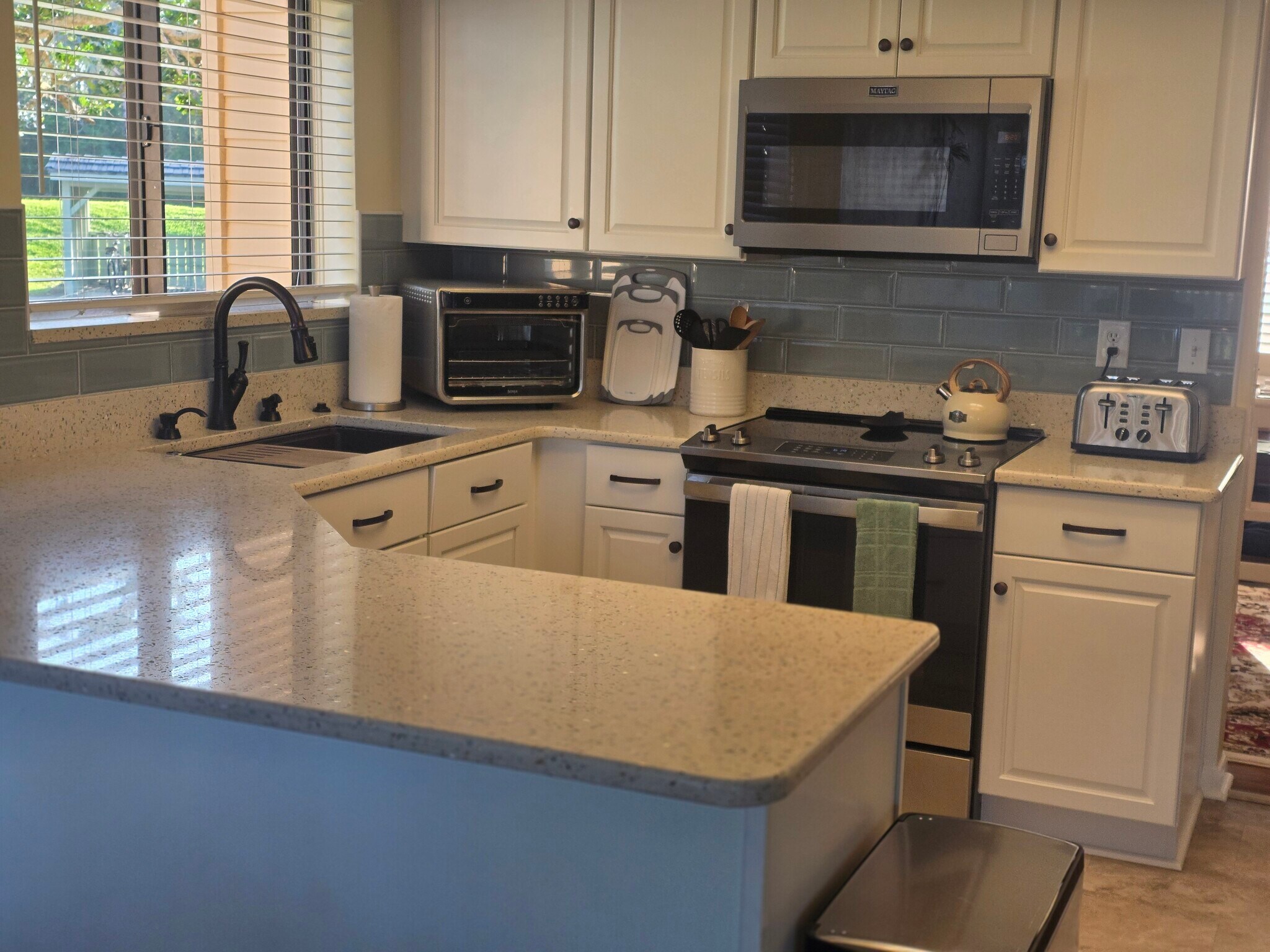 Custom Cracked Seashell Countertops - 113 Golden Eye Dr