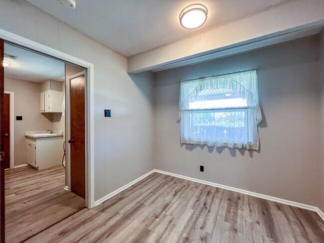Building Photo - 986 Lone Star Dr