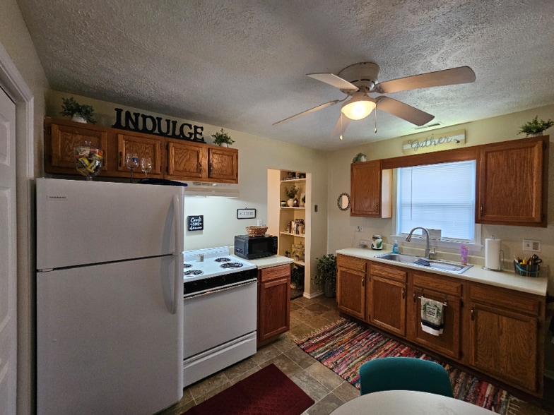 Building Photo - 2124 W Jackson St