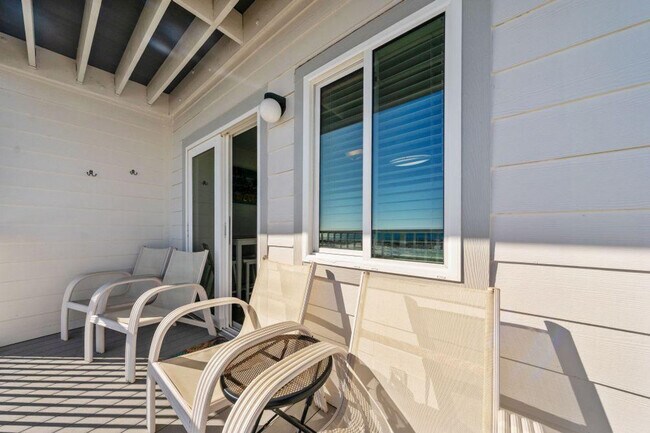 Building Photo - 400 Plantation Rd