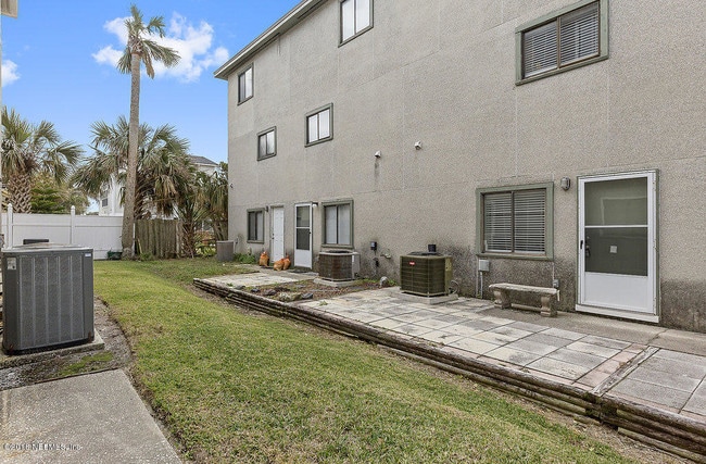 Building Photo - 2208 OCEAN S Dr