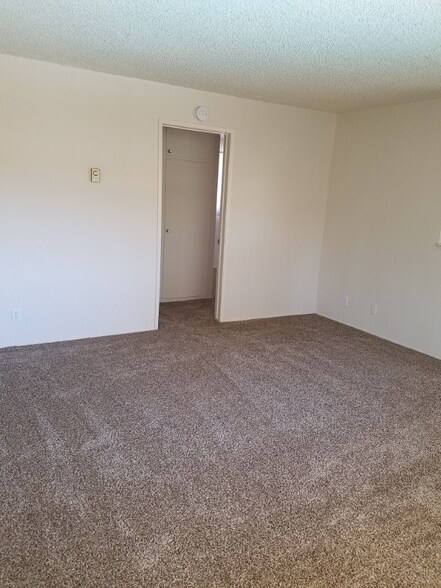 Building Photo - 10640 Colima Rd