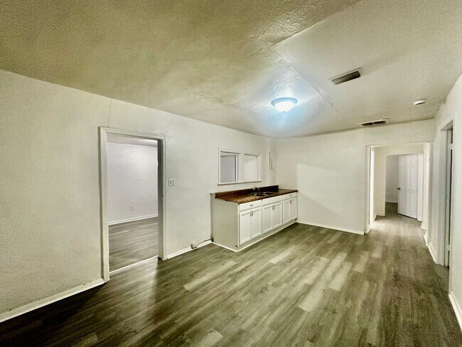 Building Photo - Move-In Ready Gem Near Downtown Orlando!