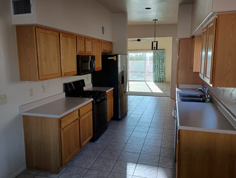 Building Photo - 8119 N Peppersauce Dr