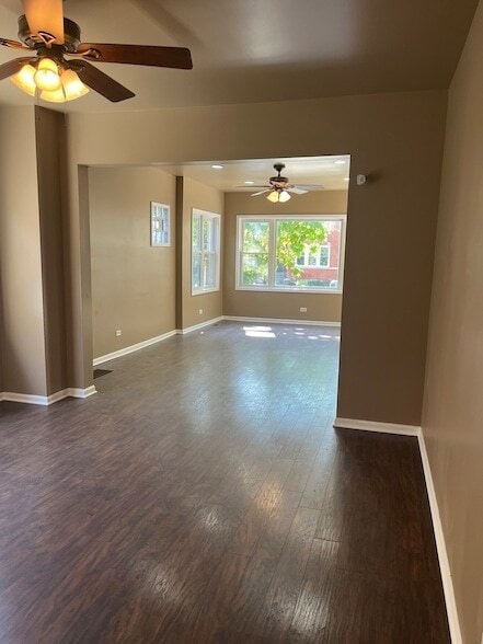 Building Photo - 722 E 91st Pl