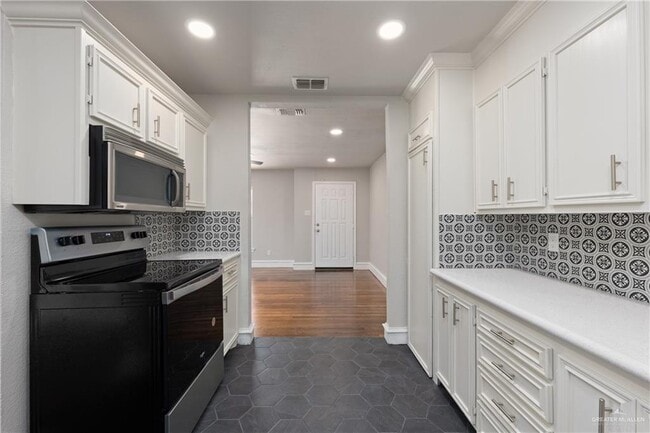 Building Photo - 1305 Quince Ave